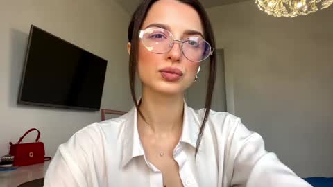 justoliviamoon online show from 25, 7, 2026