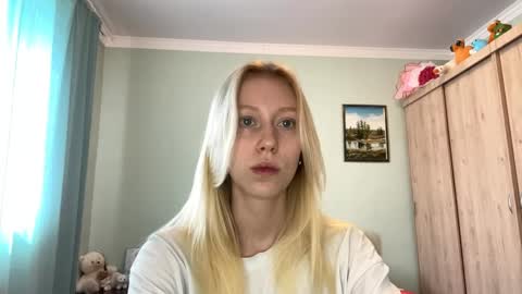 Mia 1st day here online show from 4, 6, 2026
