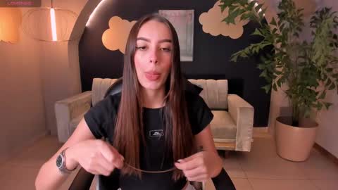 Kaia Ferreira online show from 4, 3, 2025