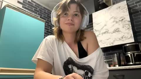 I am Lee ntmu Lets hit 10 Thumbs Up together online show from 22, 6, 2026