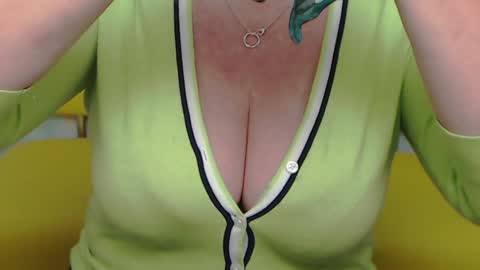 Snapshot of kamaliasim chatting on 25, 1, 2025 KamaliaSim online show from 25, 1, 2025