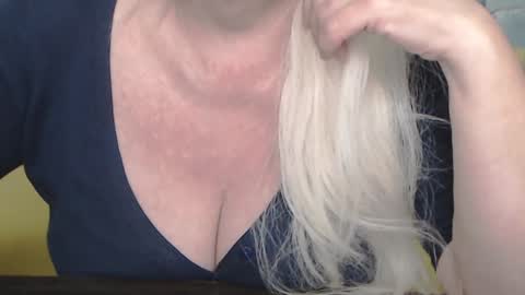 Snapshot of kamaliasim chatting on 3, 2, 2025 KamaliaSim online show from 3, 2, 2025