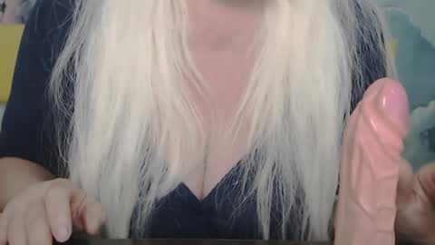 Snapshot of kamaliasim chatting on 3, 2, 2025 KamaliaSim online show from 3, 2, 2025