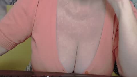 Snapshot of kamaliasim chatting on 3, 2, 2025 KamaliaSim online show from 3, 2, 2025