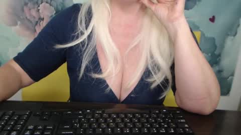 Snapshot of kamaliasim chatting on 15, 2, 2025 KamaliaSim online show from 15, 2, 2025