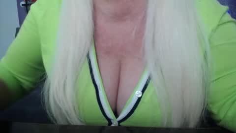 Snapshot of kamaliasim chatting on 23, 2, 2025 KamaliaSim online show from 23, 2, 2025