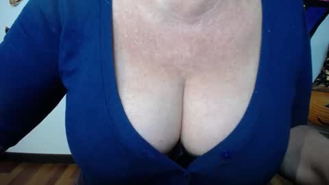 Snapshot of kamaliasim chatting on 17, 10, 2025 KamaliaSim online show from 17, 10, 2025