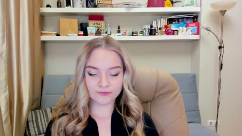 Snapshot of kara_smith_ chatting on 11, 1, 2025 Kara. Off from 15th till 24th of December online show from 11, 1, 2025