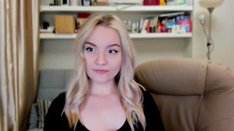 Snapshot of kara_smith_ chatting on 15, 9, 2025 Kara. Off from 15th till 24th of December online show from 15, 9, 2025