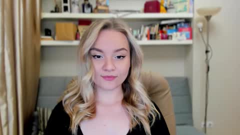 Snapshot of kara_smith_ chatting on 31, 10, 2025 Kara. Off from 15th till 24th of December online show from 31, 10, 2025