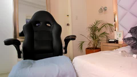 Karina online show from 25, 2, 2025