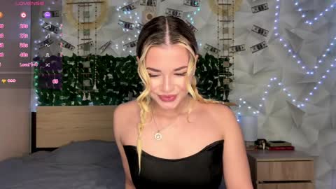 Snapshot of karina_vibe chatting on 5, 5, 2026 Karina online show from 5, 5, 2026