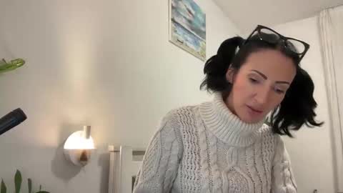 Karina online show from 28, 2, 2025