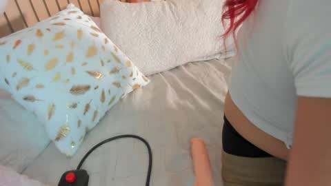 Karla Gonzaless online show from 19, 4, 2026