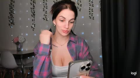 Snapshot of karla_lim chatting on 4, 2, 2025 karla_lim online show from 4, 2, 2025