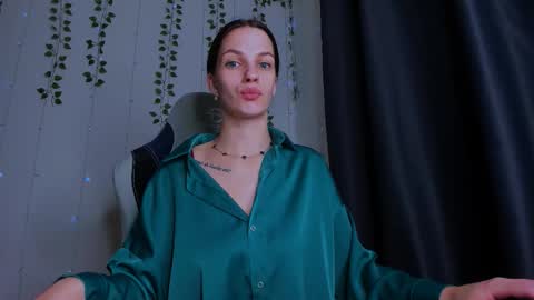 Snapshot of karla_lim chatting on 12, 11, 2025 karla_lim online show from 12, 11, 2025