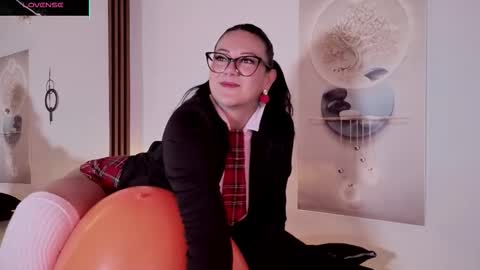 Snapshot of karla_valk1 chatting on 18, 10, 2025 karla online show from 18, 10, 2025