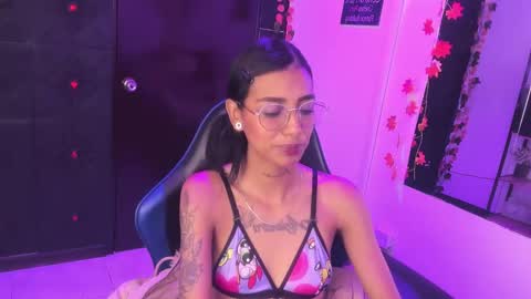 karlaslutskinny__ online show from 23, 4, 2026