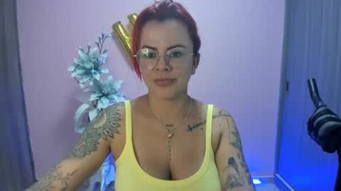 Snapshot of karol_milf__ chatting on 31, 12, 2024 kAROL MILF online show from 31, 12, 2024