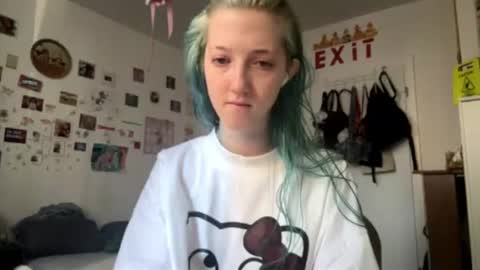 Karoline here online show from 25, 7, 2026