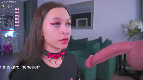 karolineneuer online show from 25, 9, 2025