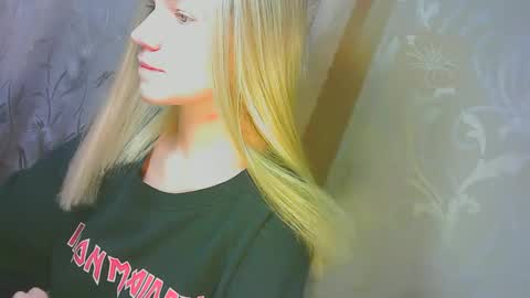 Caroline Fox online show from 18, 9, 2025