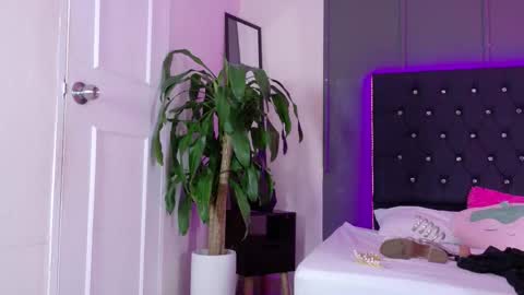 Snapshot of kataaleya__12 chatting on 14, 11, 2025 kataaleya__12 online show from 14, 11, 2025