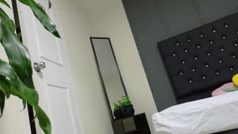 Snapshot of kataaleya__12 chatting on 2, 12, 2025 kataaleya__12 online show from 2, 12, 2025