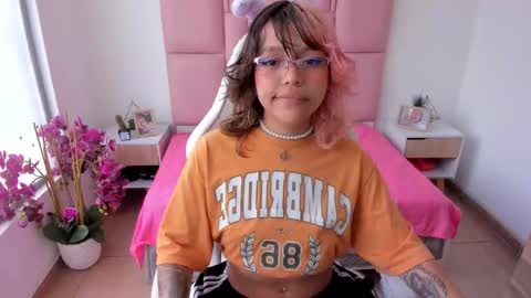 Kata Garcia online show from 8, 2, 2026