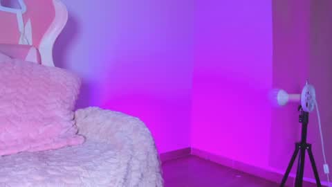 katalinaferreirax online show from 28, 4, 2026