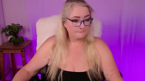 Kat D Sinclair online show from 18, 11, 2025