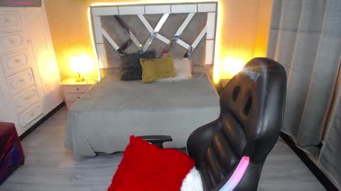 kate_lawrence_ online show from 8, 2, 2025