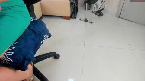 Snapshot of kate_roose chatting on 25, 1, 2025 kate_roose online show from 25, 1, 2025