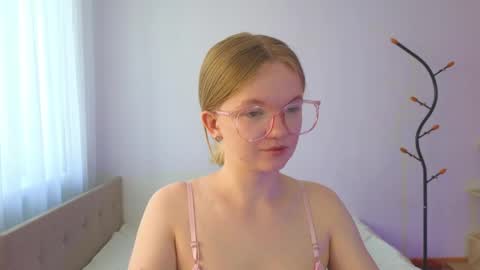 Snapshot of katebunnys chatting on 8, 6, 2026 katebunnys online show from 8, 6, 2026