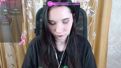 Snapshot of katecrash chatting on 5, 12, 2025 YourKate online show from 5, 12, 2025