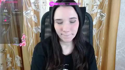 Snapshot of katecrash chatting on 16, 12, 2025 YourKate online show from 16, 12, 2025