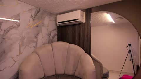 Im Katherine but call me Kate  online show from 8, 4, 2026