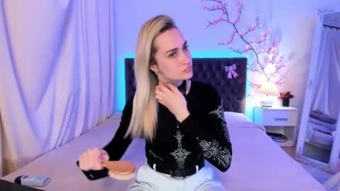 KateOwyns online show from 7, 4, 2026