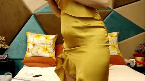 KateQueenston --  online show from 2, 1, 2025