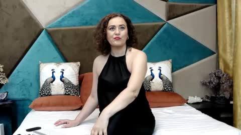 KateQueenston --  online show from 8, 6, 2026