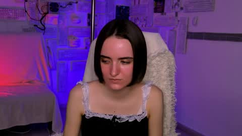 katewillows online show from 8, 4, 2026