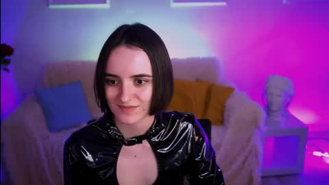 katewillows online show from 20, 4, 2026