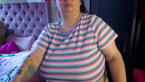 Snapshot of kathybigboobsbbw_ chatting on 7, 6, 2026 kathybigboobsbbw_ online show from 7, 6, 2026