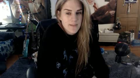 Snapshot of katiecutie_5 chatting on 8, 3, 2025 Katie online show from 8, 3, 2025