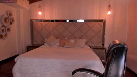 Kate Stonne online show from 1, 10, 2025