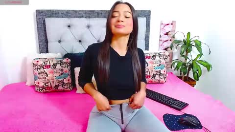 Snapshot of katikloving chatting on 20, 12, 2025 Follow Instagram katikloving online show from 20, 12, 2025