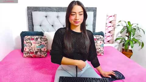 Snapshot of katikloving chatting on 15, 1, 2026 Follow Instagram katikloving online show from 15, 1, 2026