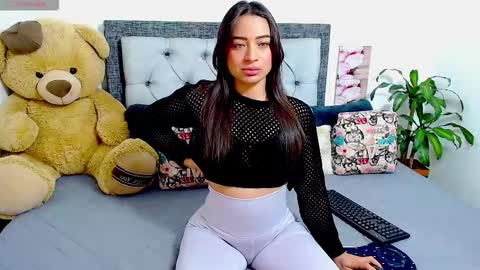 Snapshot of katikloving chatting on 20, 2, 2026 Follow Instagram katikloving online show from 20, 2, 2026