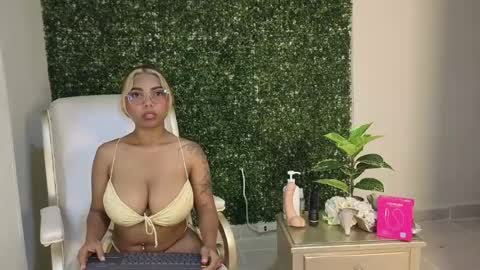 katy_love222 online show from 28, 5, 2026