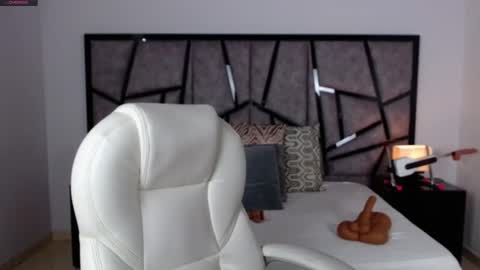 Snapshot of katya_ruiz chatting on 16, 1, 2025 Katya Ruiz online show from 16, 1, 2025